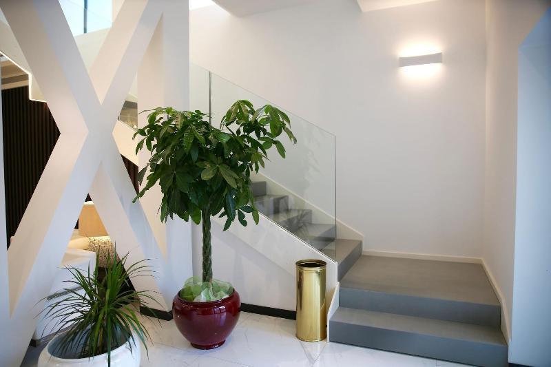 Monaco Suites Hotel Линяно Сабиадоро Екстериор снимка