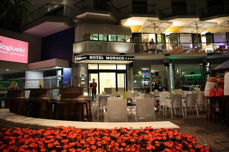 Monaco Suites Hotel Линяно Сабиадоро Екстериор снимка