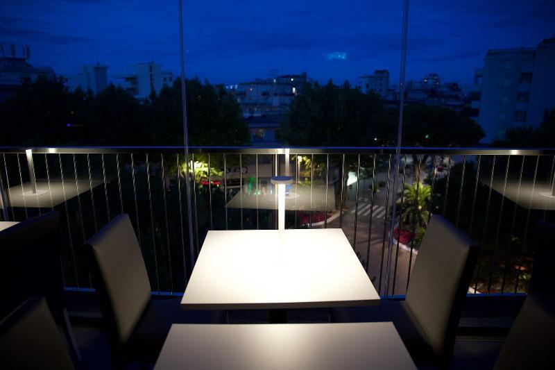 Monaco Suites Hotel Линяно Сабиадоро Екстериор снимка
