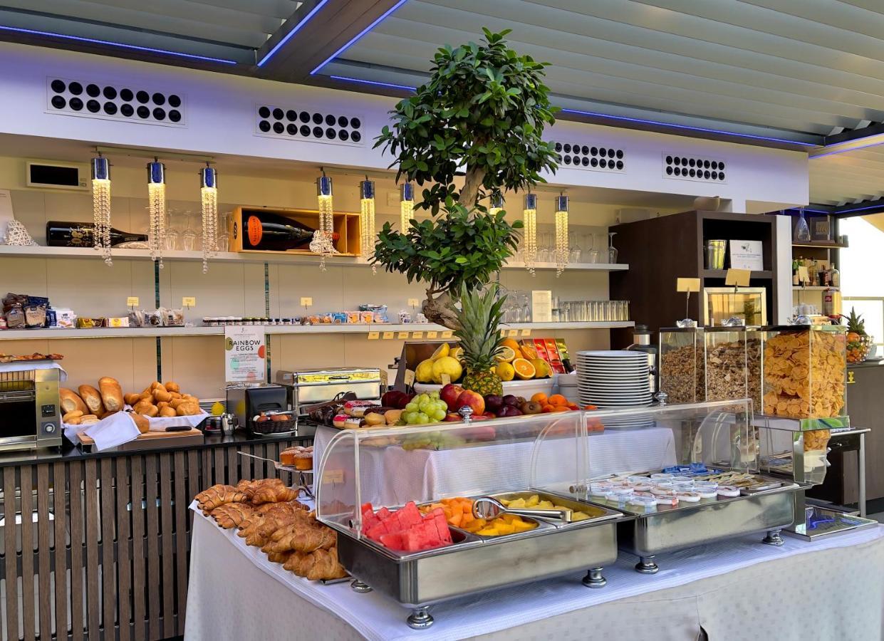 Monaco Suites Hotel Линяно Сабиадоро Екстериор снимка