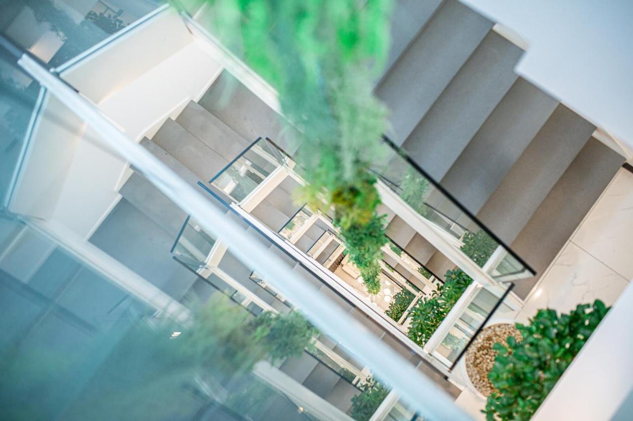 Monaco Suites Hotel Линяно Сабиадоро Екстериор снимка