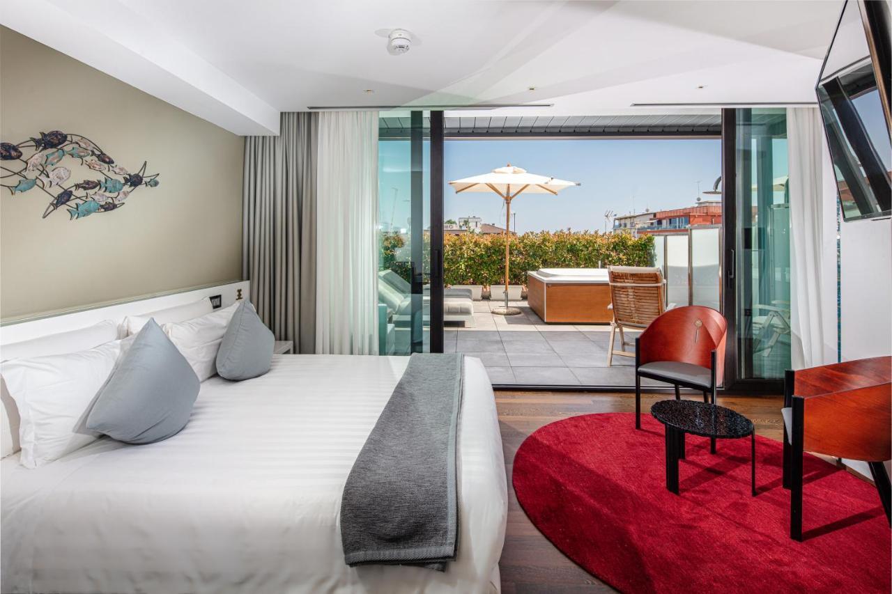 Monaco Suites Hotel Линяно Сабиадоро Екстериор снимка