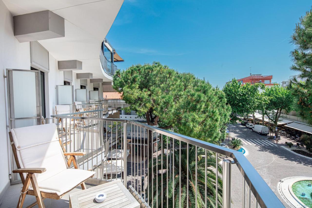 Monaco Suites Hotel Линяно Сабиадоро Екстериор снимка