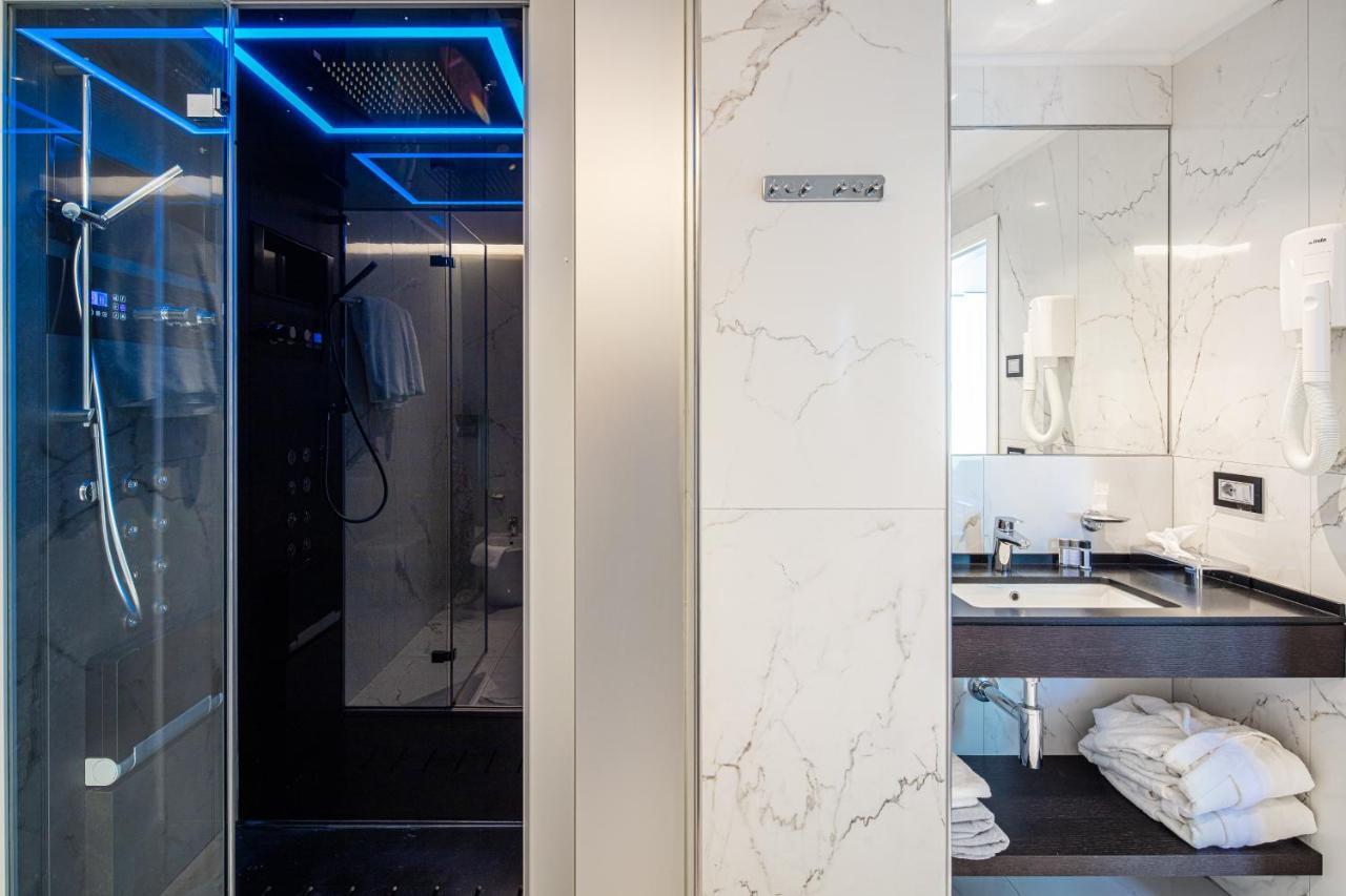 Monaco Suites Hotel Линяно Сабиадоро Екстериор снимка