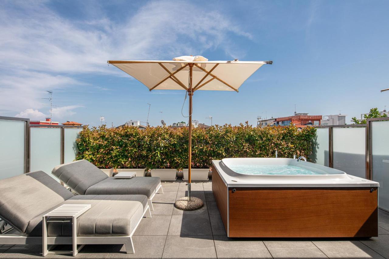 Monaco Suites Hotel Линяно Сабиадоро Екстериор снимка