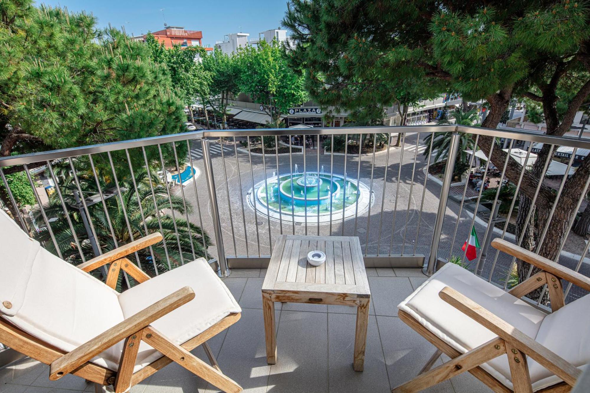Monaco Suites Hotel Линяно Сабиадоро Стая снимка