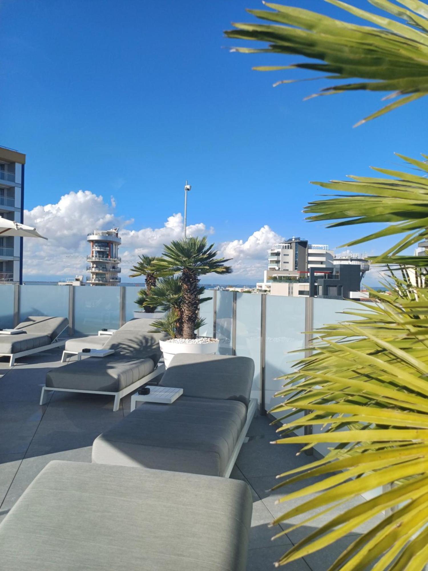 Monaco Suites Hotel Линяно Сабиадоро Екстериор снимка